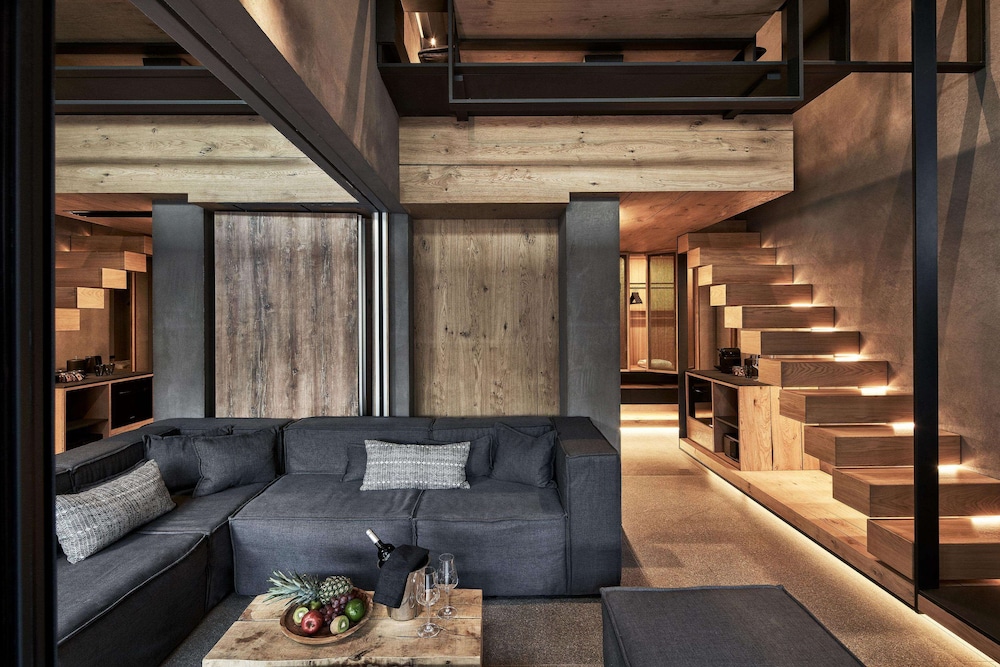 Signature Suite with Two Pools