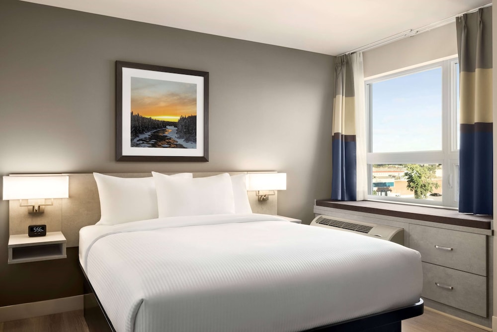 Deluxe Studio Suite, 1 Queen Bed, Non Smoking - Photo 1