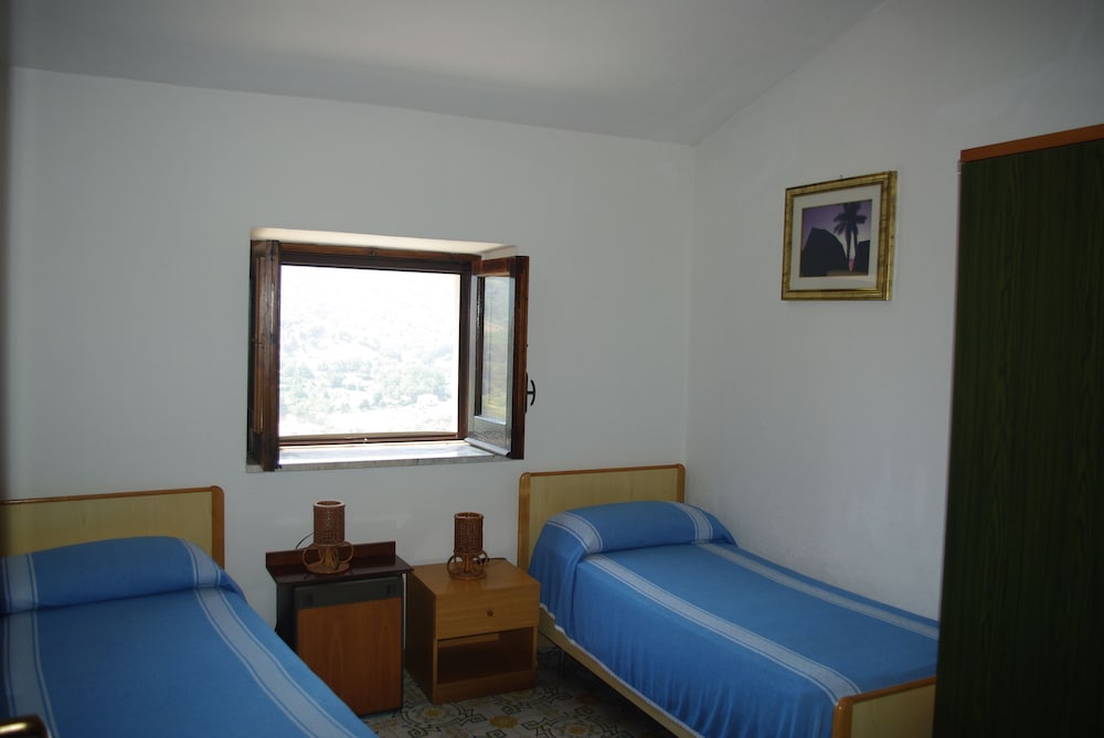 Classic Double or Twin Room, Mountain View photo 3