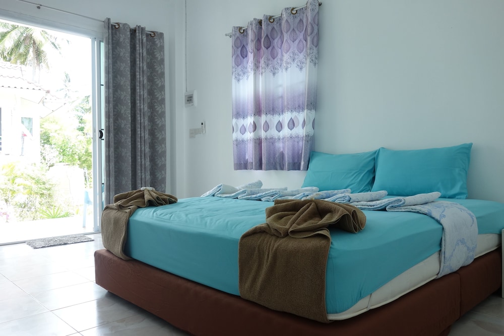 Standard Bungalow, 1 King Bed, Partial Sea View photo 3