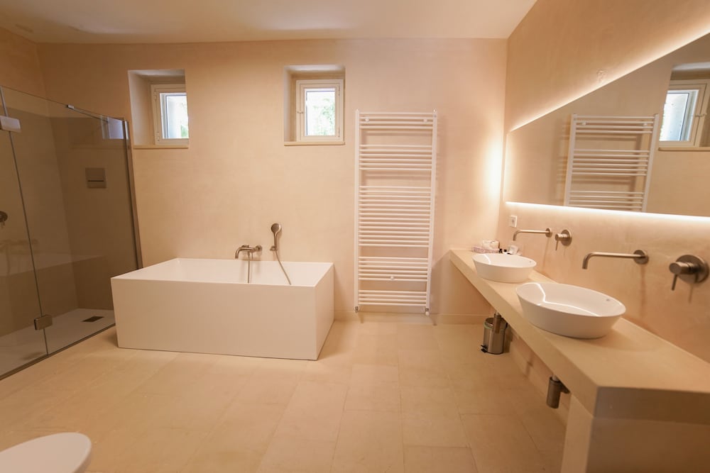 Deluxe Room - Photo 17