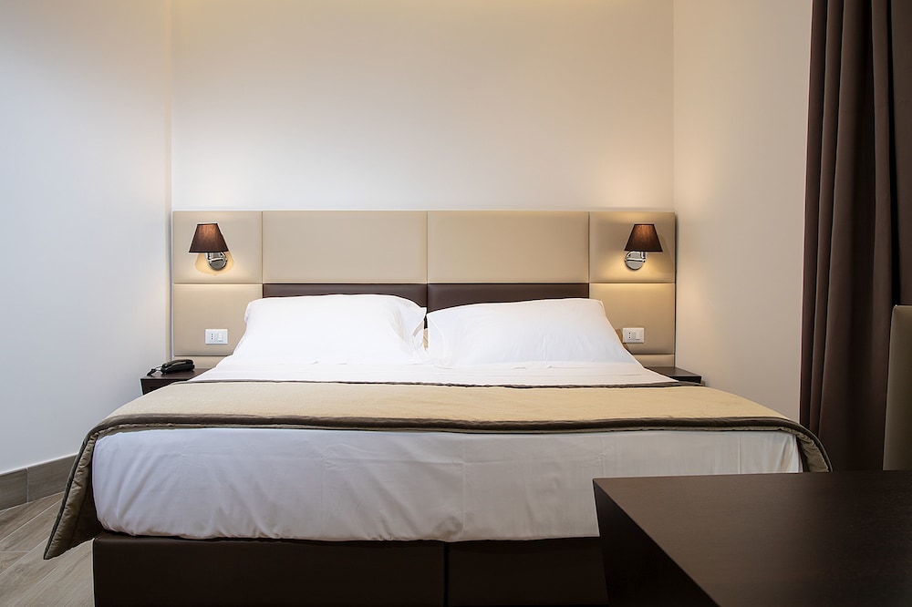 Classic Double Room, 1 Queen Bed - Photo 18