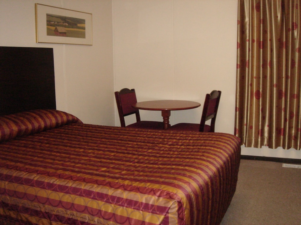 Standard Room, 1 Queen Bed photo 1