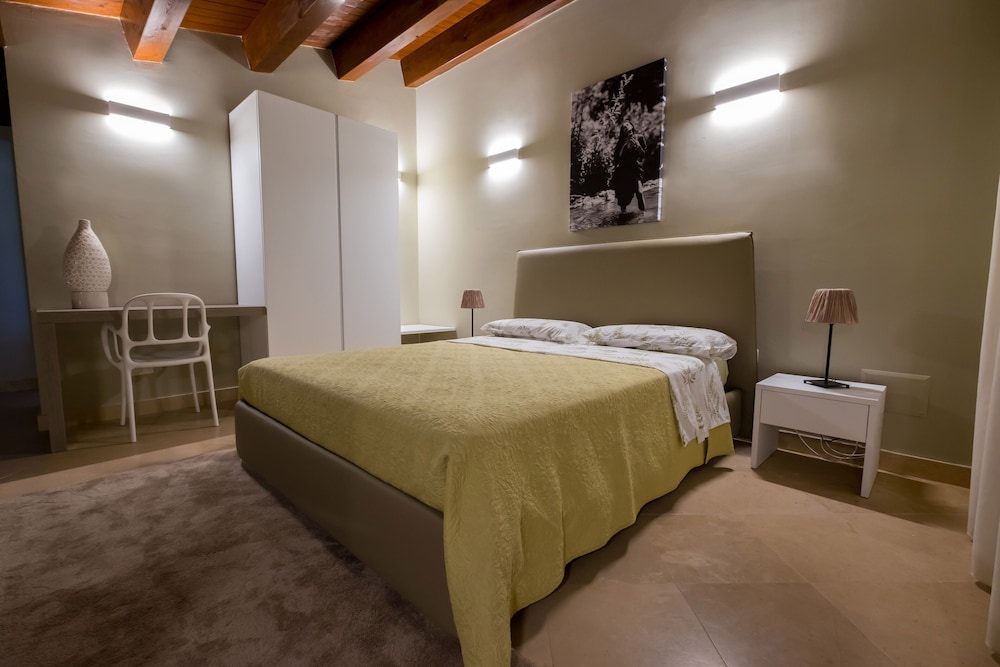 Superior Suite, Pool Access, Garden View photo 2