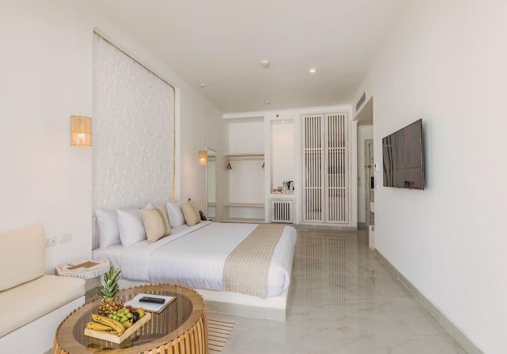 Deluxe Room - Photo 2