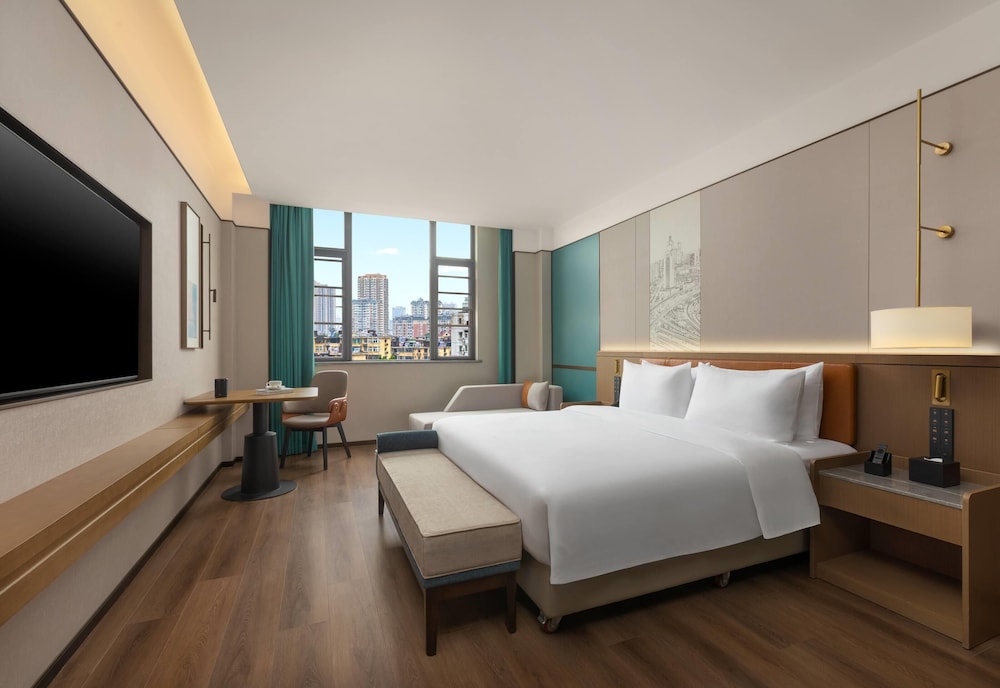 Deluxe Room, 1 King Bed, Non Smoking photo 1