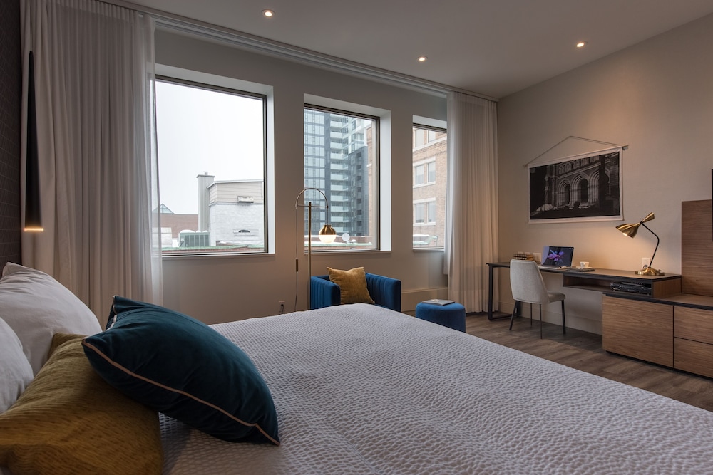 Suite, 1 Queen Bed with Sofa bed, Non Smoking (Upgrade) - Photo 2