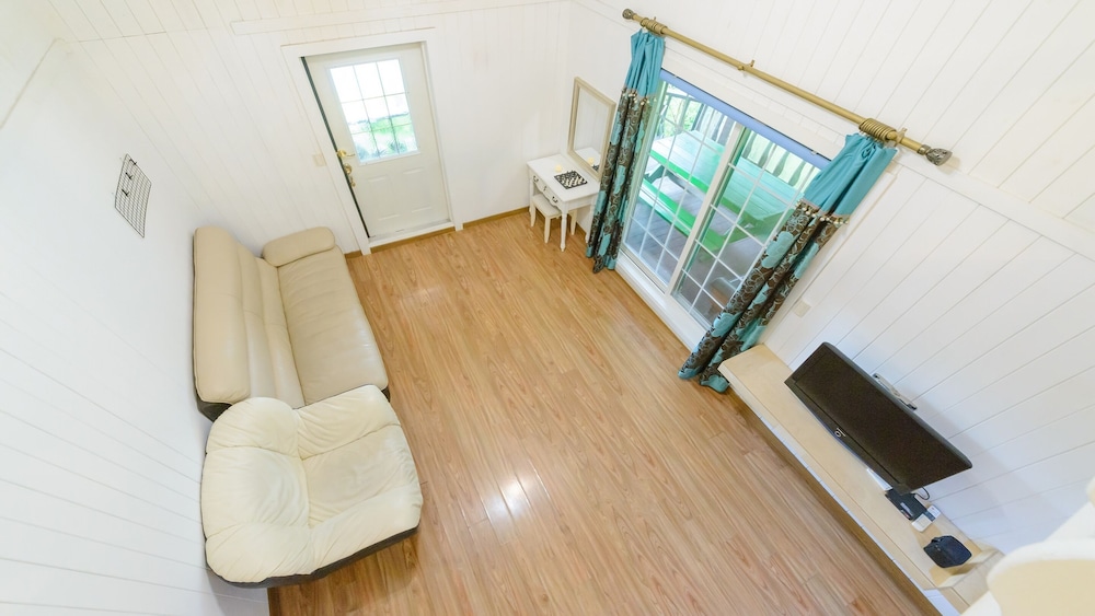Basic Room, 1 Bedroom (Pine) - Photo 8