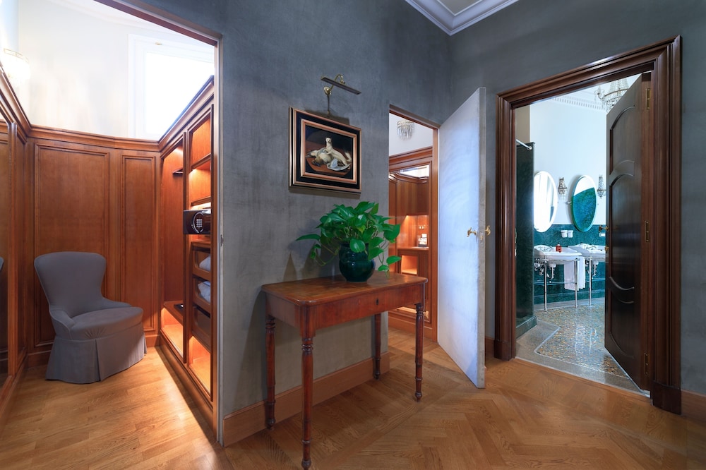 Suite, Garden View