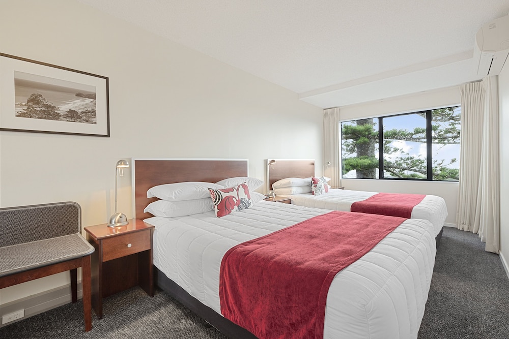 Two Bedroom Queen Apartment with Balcony - Photo 1
