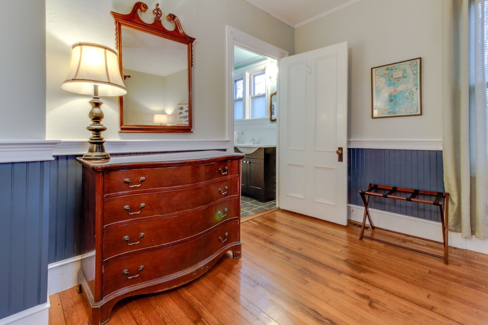 Deluxe Room, 1 King Bed (Parlor Room) photo 3