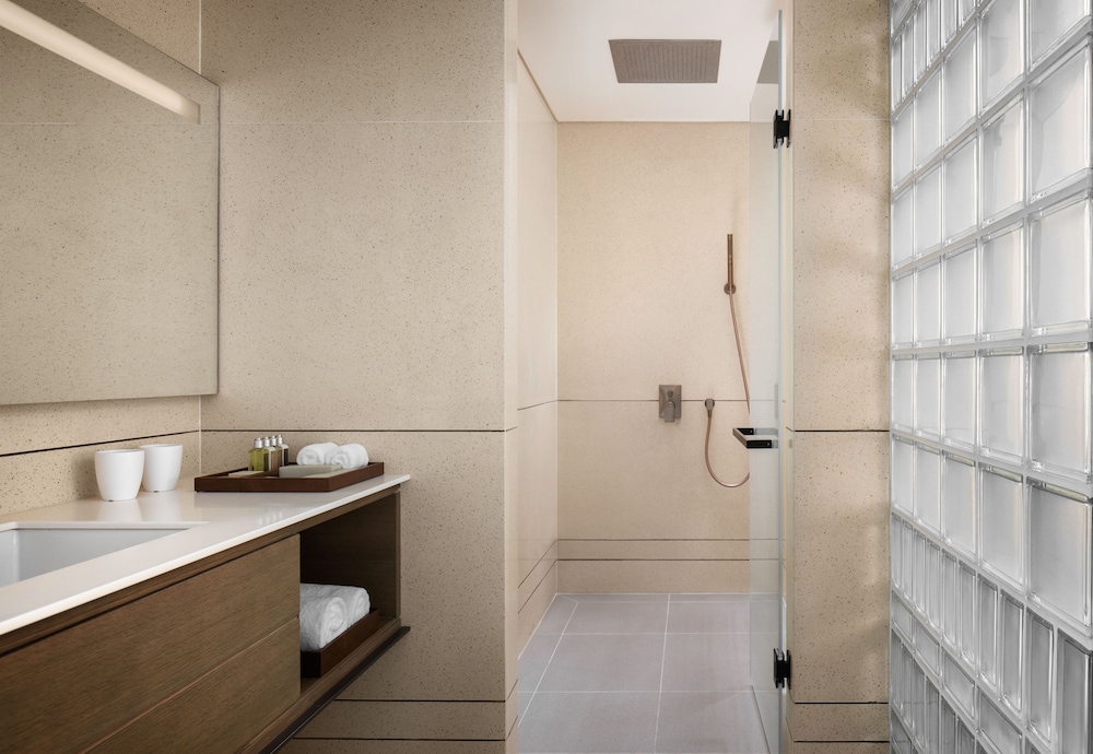 Executive Room, 1 King Bed, River View - Photo 5