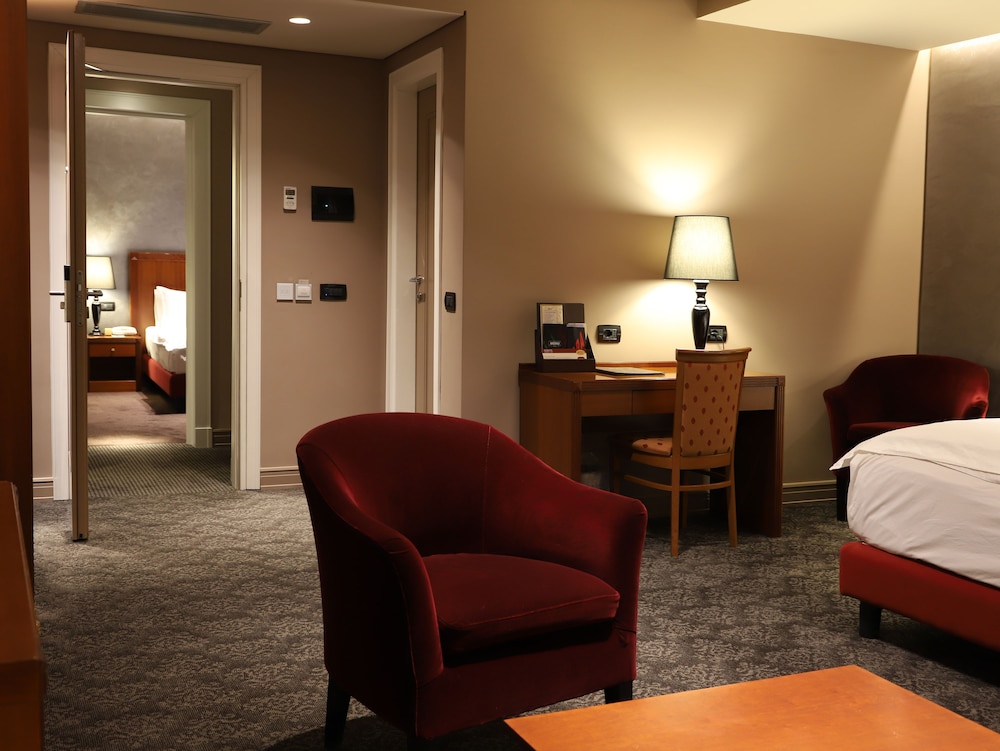 Family Room, City View