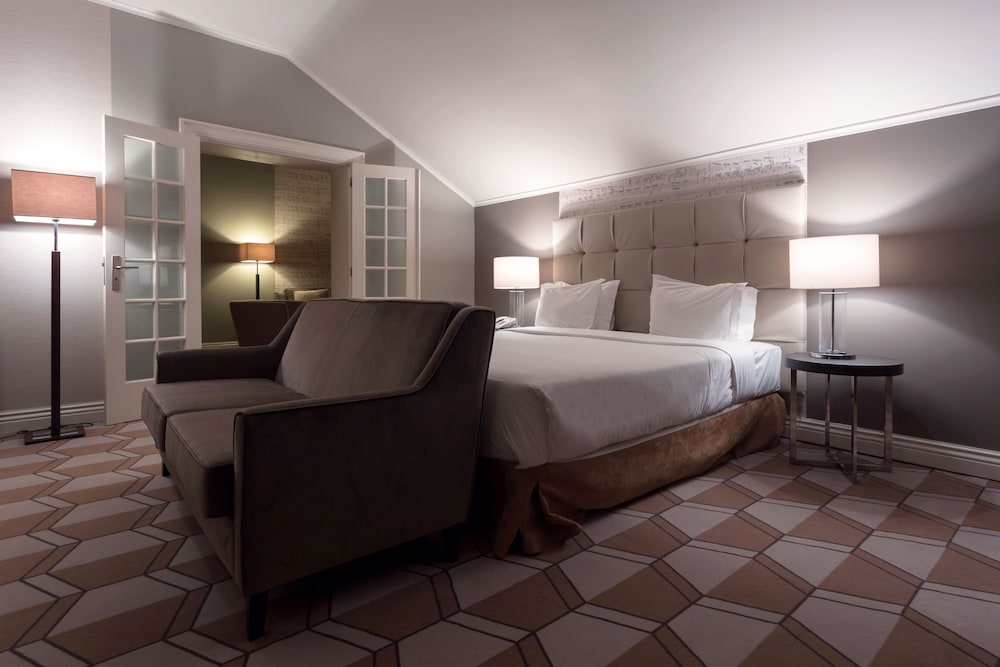 Superior Suite - Photo 5