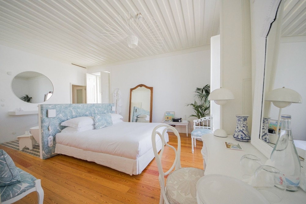 Design Suite, Balcony