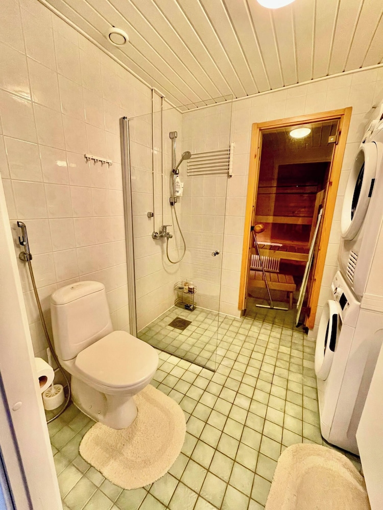 Hyggelig 2-værelses lejlighed med en privat sauna!, Billede 10