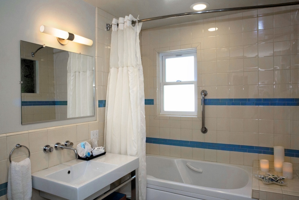 Junior Suite, Partial Ocean View - Photo 4