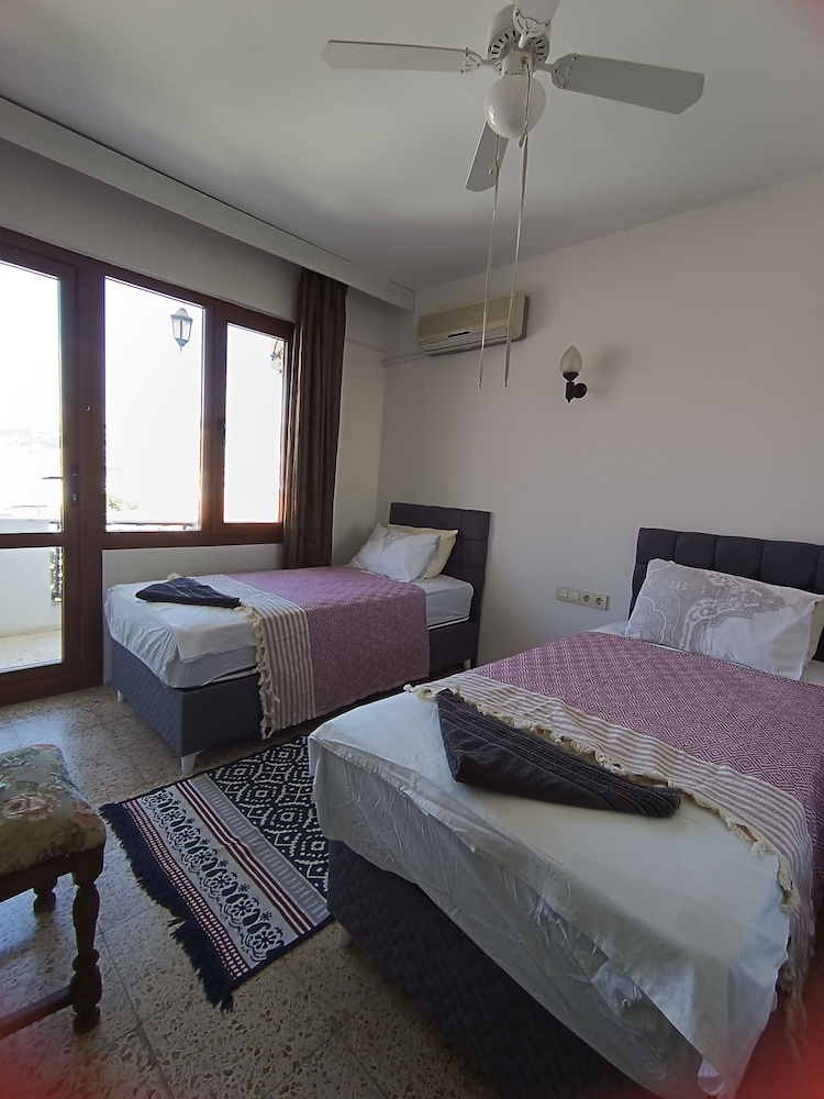 Basic Room, 2 Twin Beds, Balcony photo 2