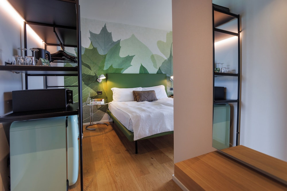 Design Double or Twin Room, Ensuite, Lake View photo 1