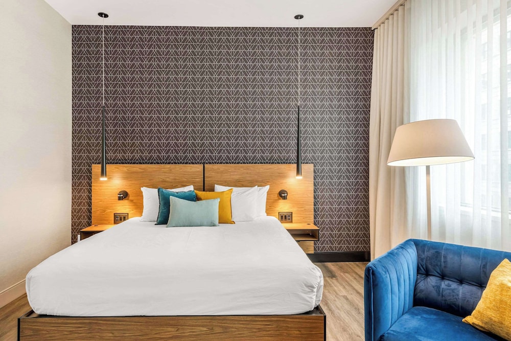 Superior Room, 1 Queen Bed, Non Smoking - Photo 2