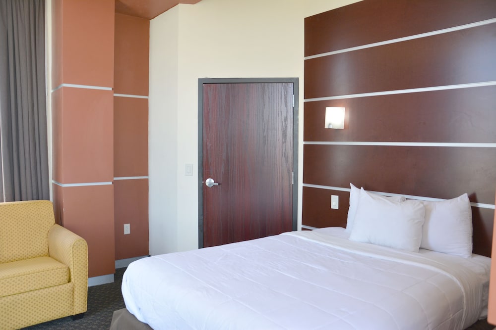 Suite, 1 Bedroom, Non Smoking (3 Queen Beds) - Photo 6