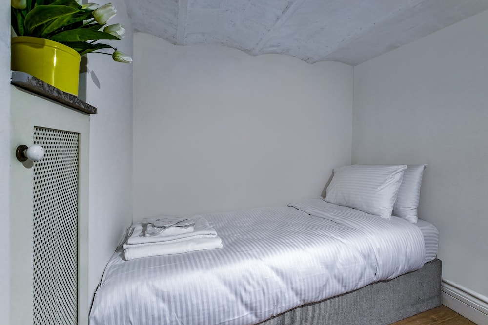 Romantic Apartment photo 3