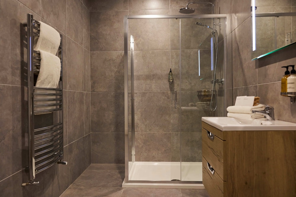 Standard Double Room, 1 Queen Bed, Private Bathroom, photo 6