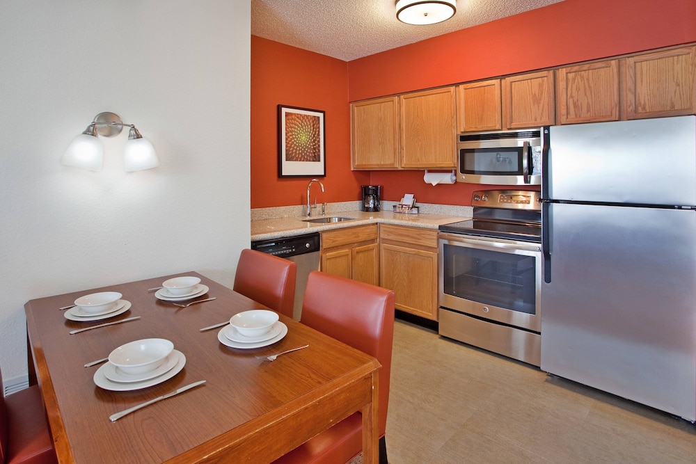 Suite, 2 Bedrooms - Photo 1