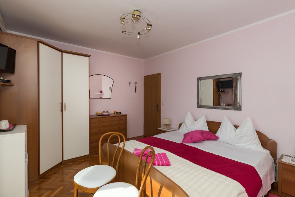 Double Room (Comfort Double Room with Balcony and ) photo 3