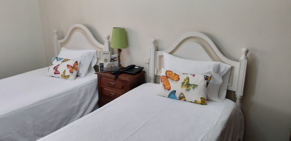 Twin Room, 2 Twin Beds, City View photo 2