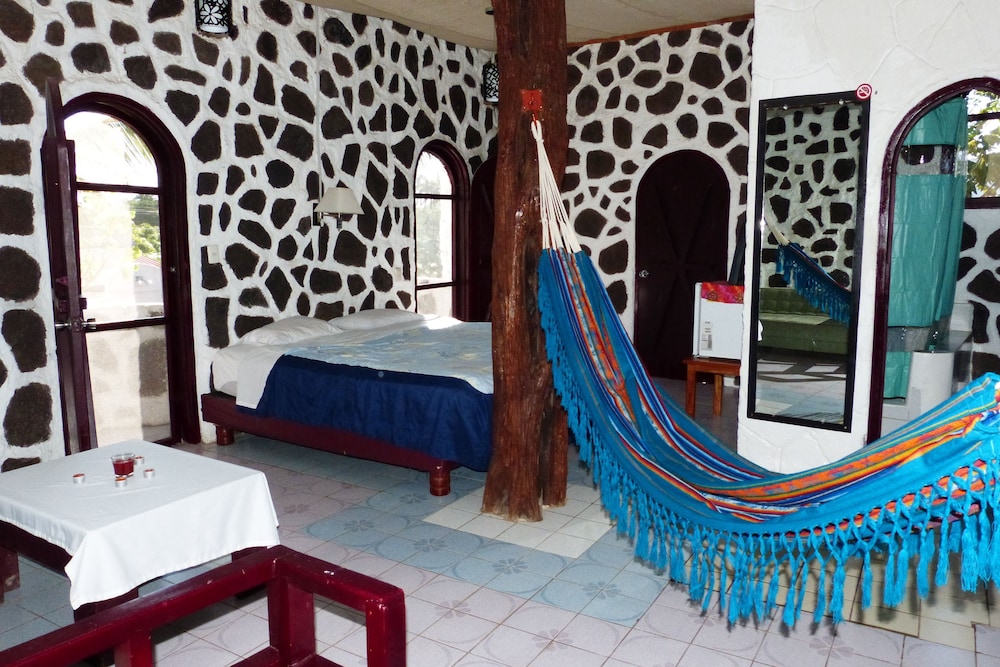 Honeymoon Suite, 1 King Bed, Balcony, Garden View photo 1