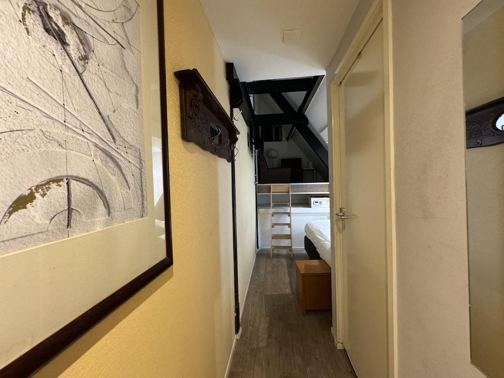 Small double attic room photo 3