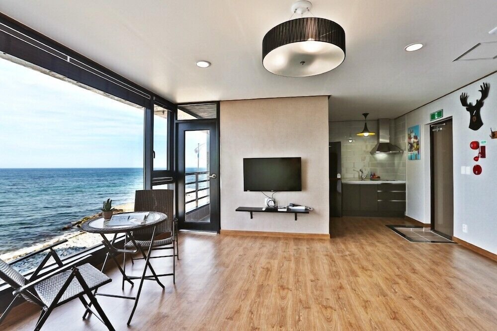 Room (206) photo 3
