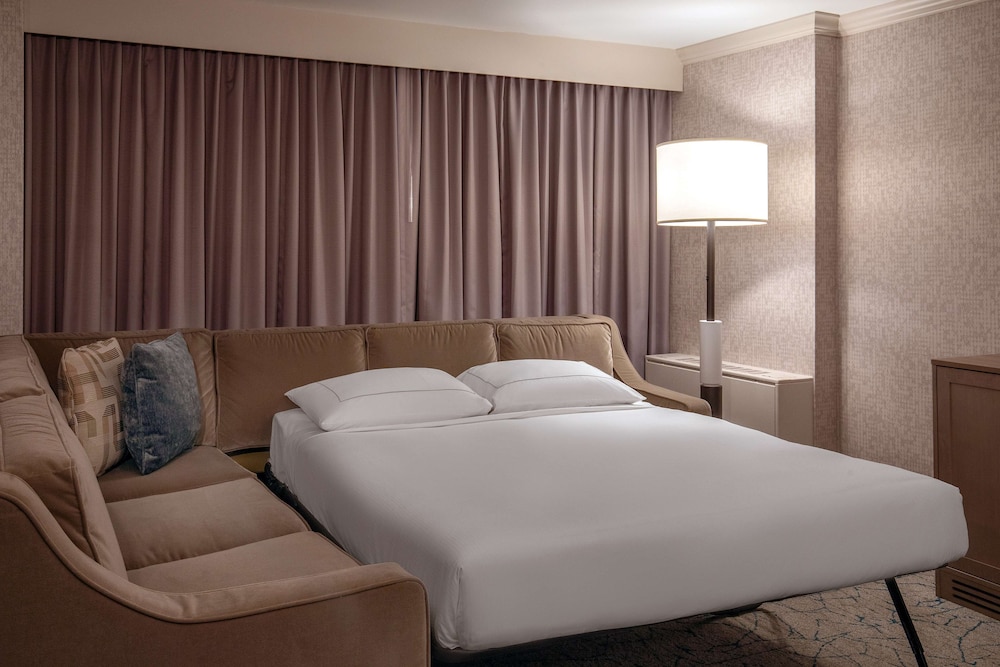 Junior Suite, 1 King Bed - Photo 9