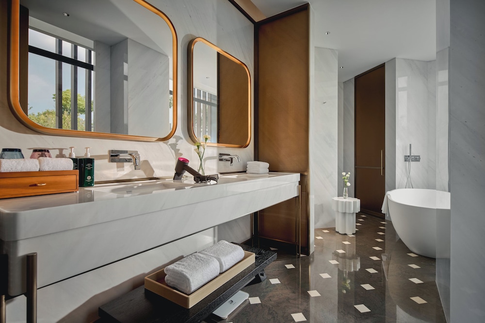 Suite, 1 Bedroom, Balcony photo 3