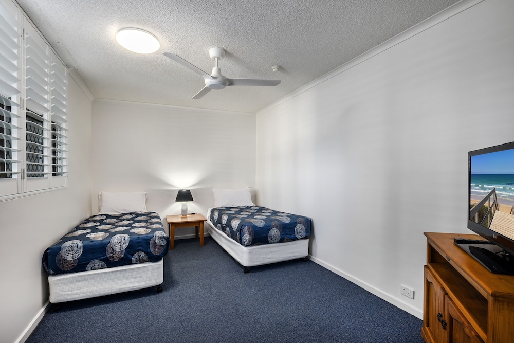 2 Bedroom Courtyard Apartment photo 3