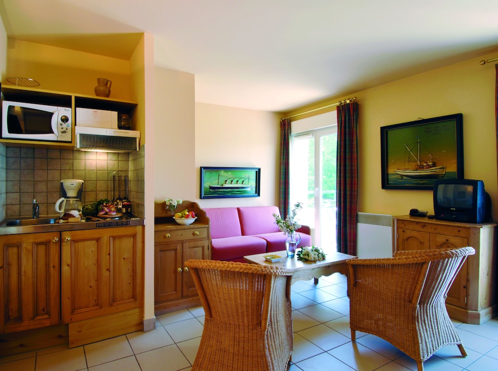 Superior Suite, 1 Bedroom - Photo 8