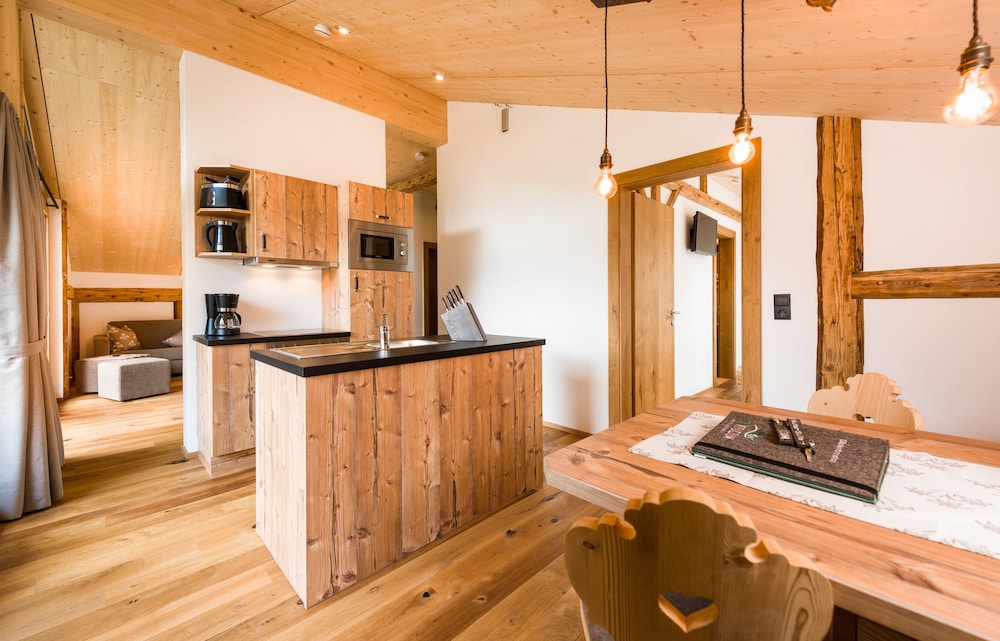 Exclusive Suite, 2 Bedrooms, Mountain View photo 3