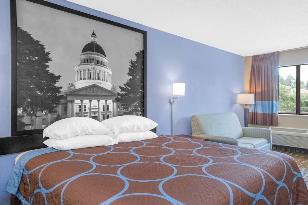 Room, 1 King Bed, Non Smoking - Photo 3