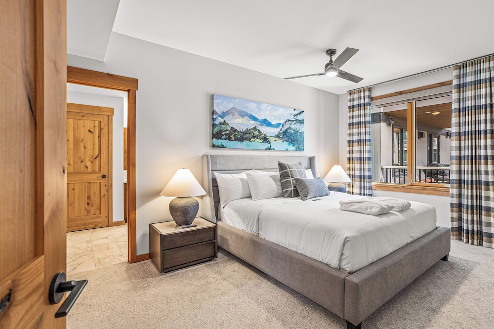 TM309 Two Bedroom Premier Condo