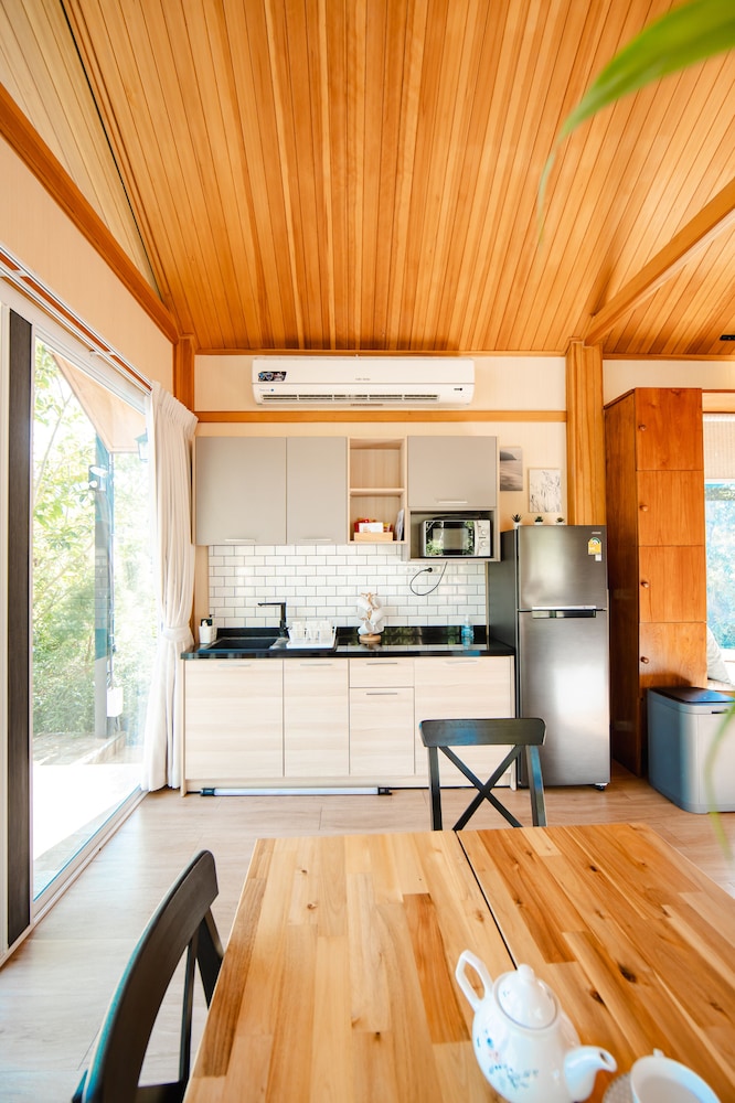 Two Bedroom Suite with Kitchen (Breakfast Included, Dinner Not Included) - Photo 15