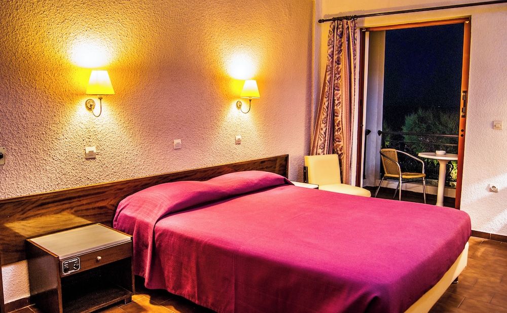 Classic Double Room, Partial Sea View - Photo 1