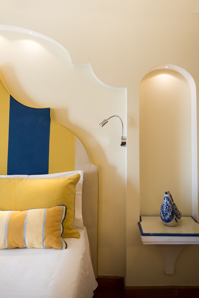 Standard Double or Twin Room (French Balcony) photo 2