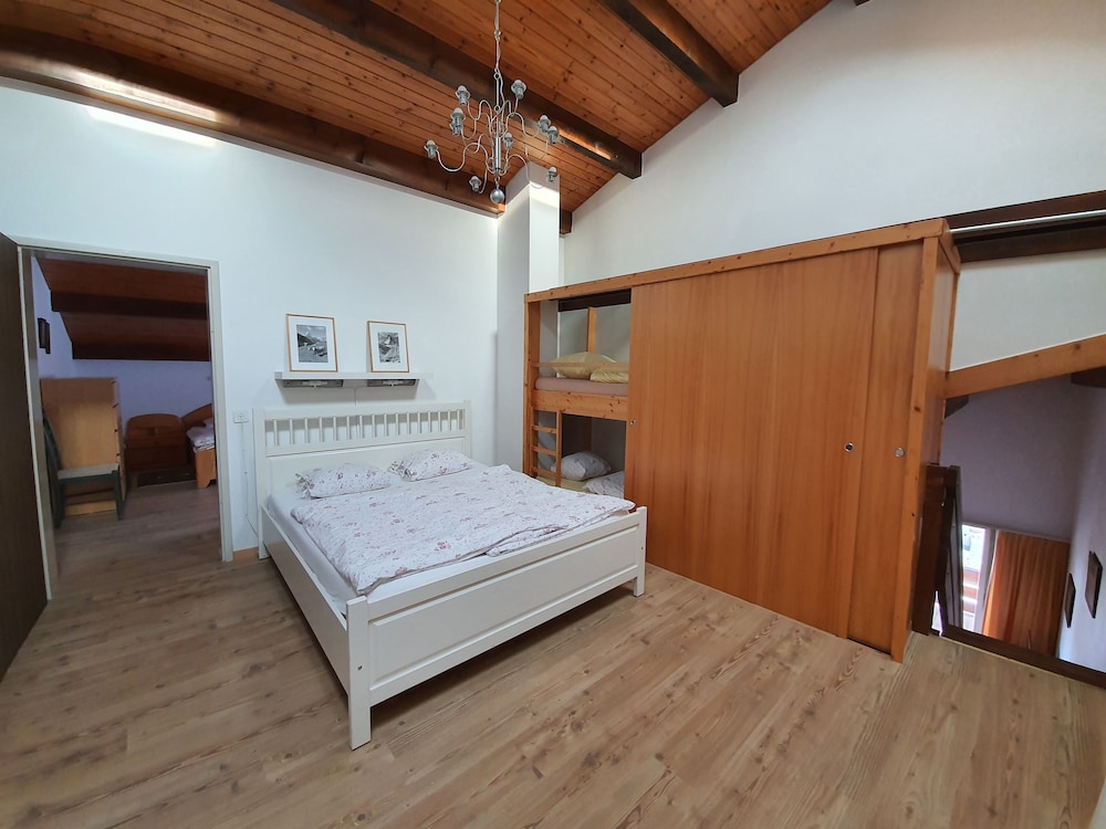 Family Duplex - Photo 2