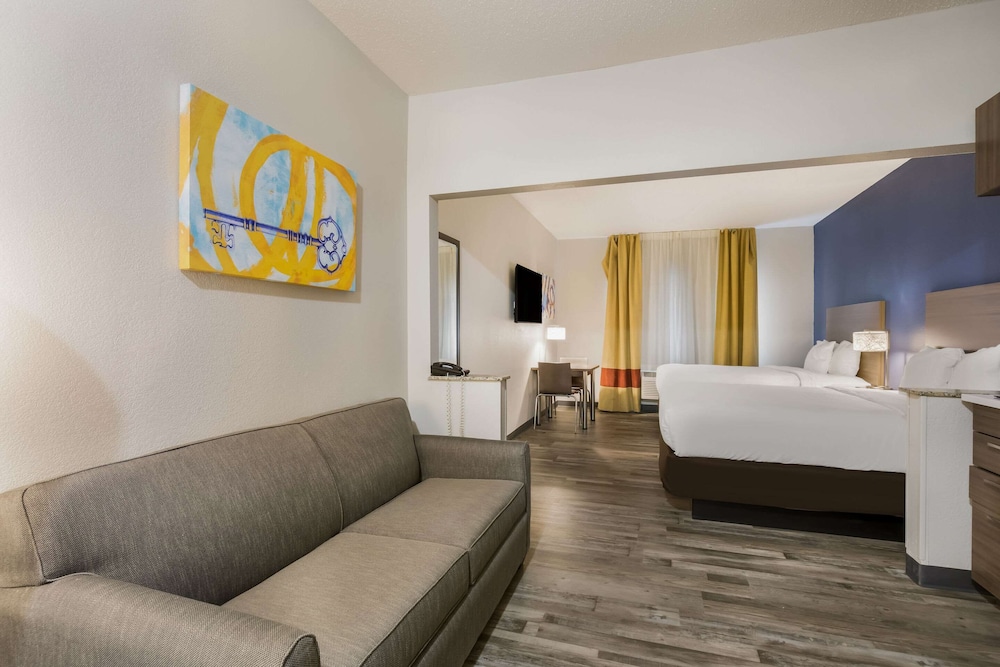 Suite, Multiple Beds, Non Smoking (Efficiency) - Photo 1