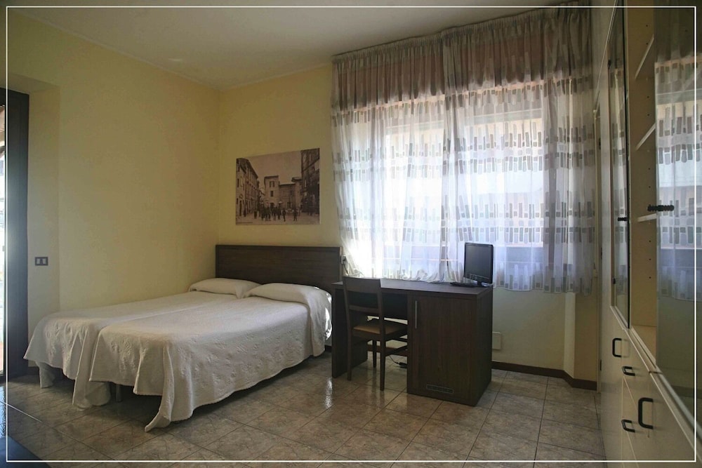 Quadruple Room - Photo 11