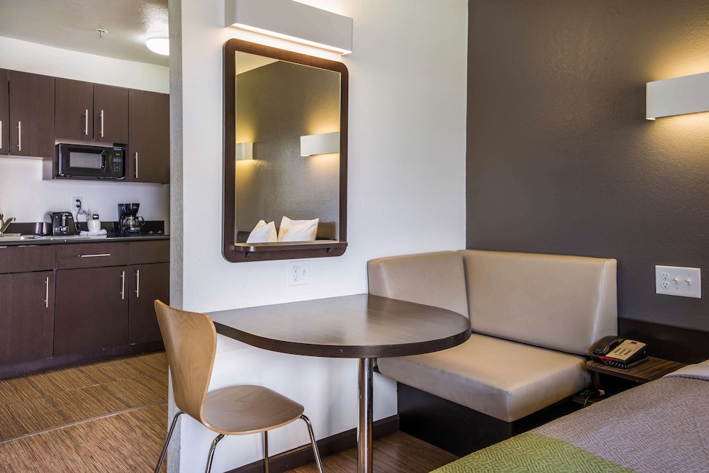 Standard Suite, 2 Queen Beds, Non Smoking, Kitchenette - Photo 6