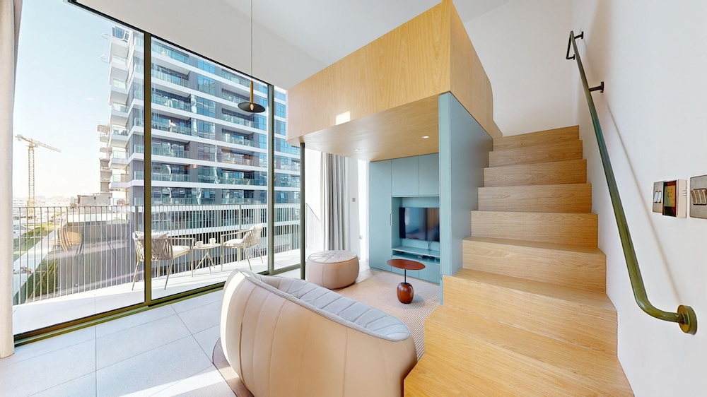 Deluxe Loft, 1 Queen Bed, Private Bathroom, City View photo 1