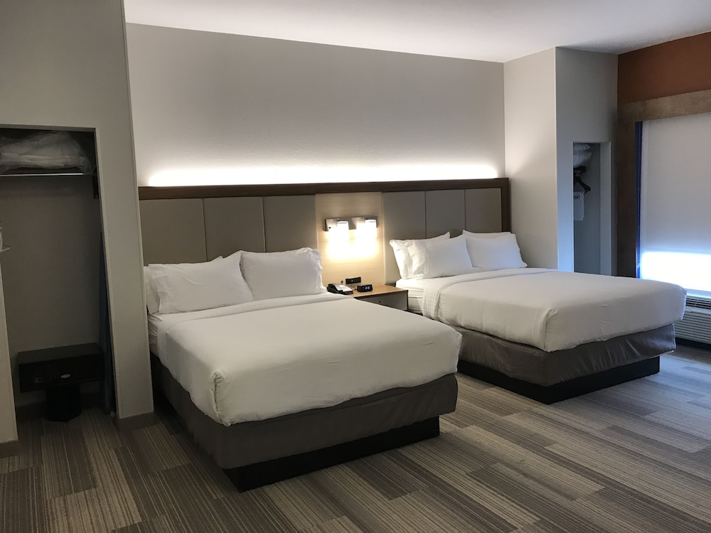 Suite, 2 Queen Beds - Photo 2