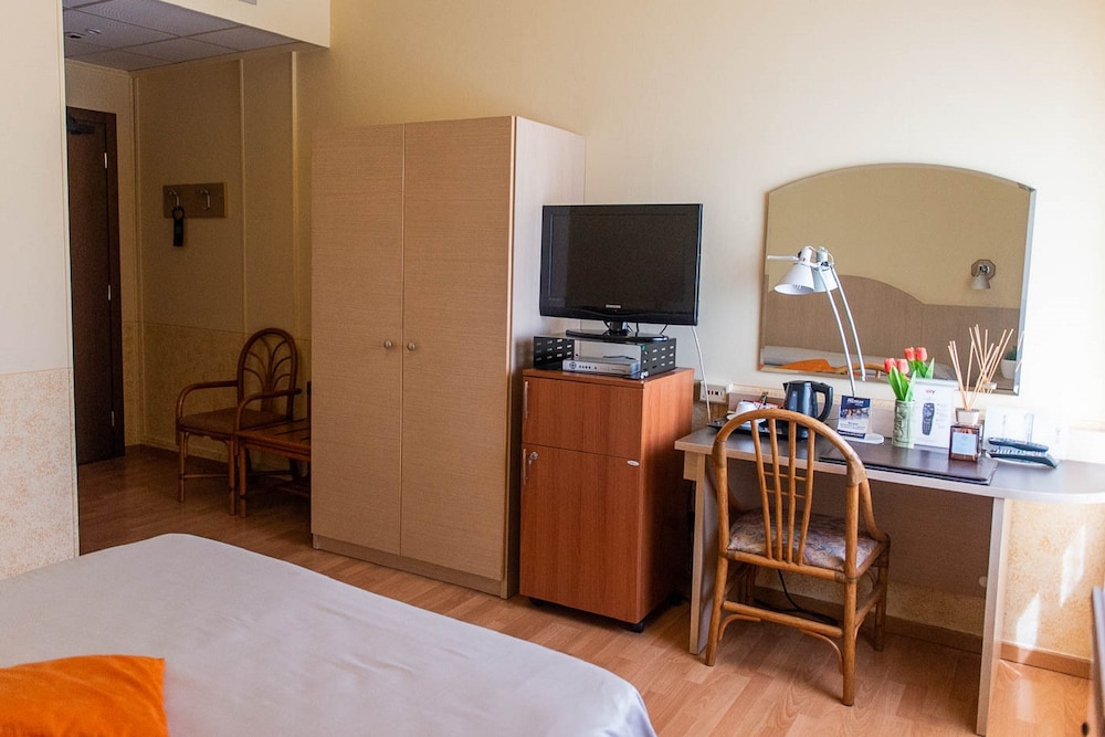 Double Room - Photo 7